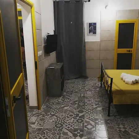 Casa Antigone בית הארחה *